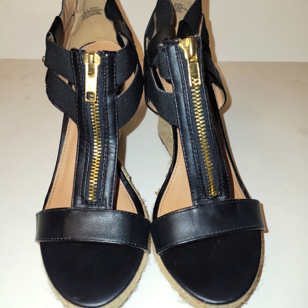 Report women's wedge sandal sz 9